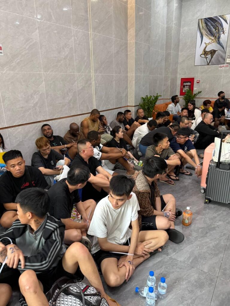金边警方突袭公寓：捣毁电诈与毒品据点，逮捕55人-免费彩金-白嫖彩金-白嫖网站大全